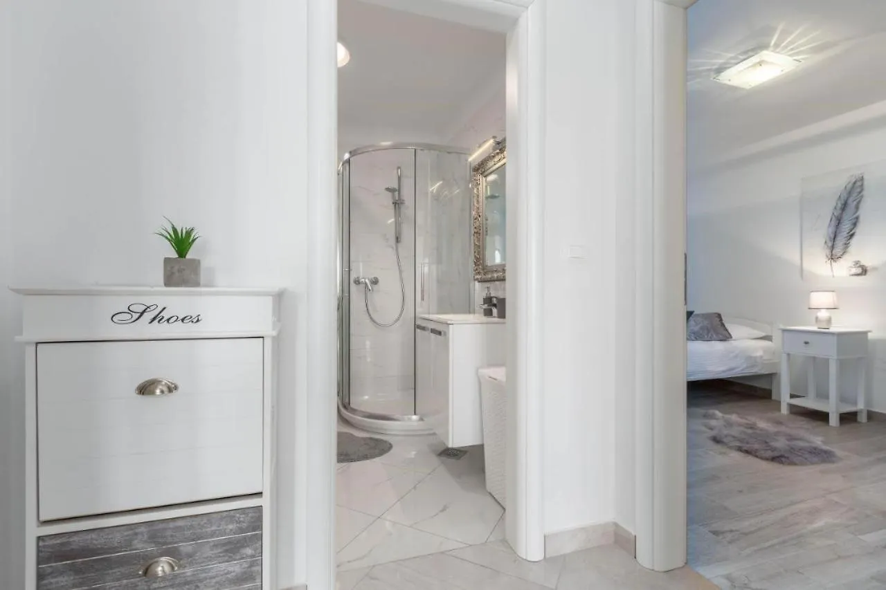 Mass Black Apartment Porec