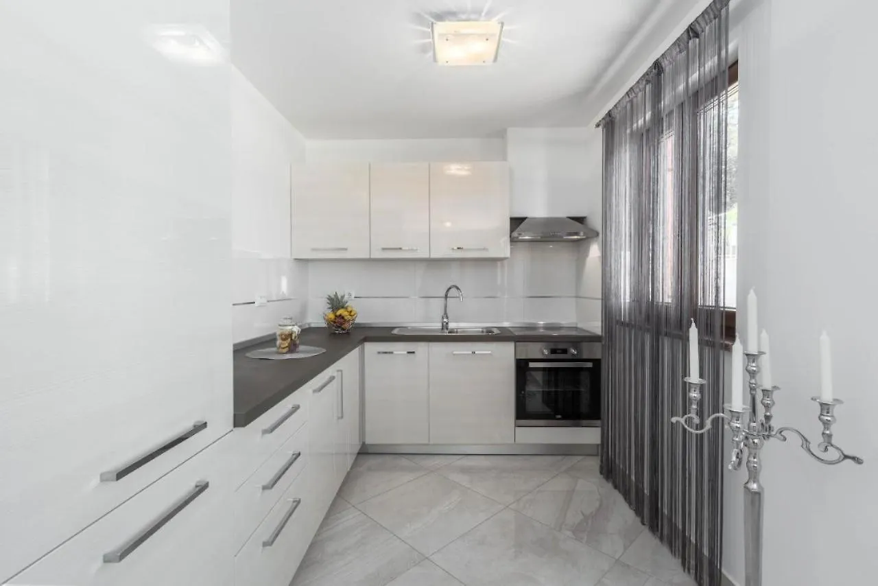 Mass Black Apartment Porec