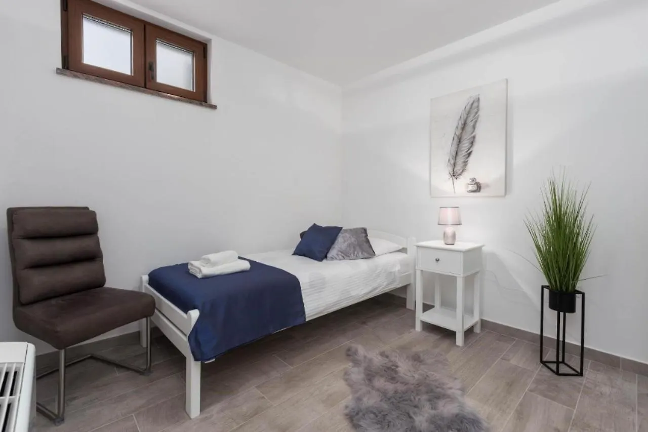 Mass Black Apartment Porec