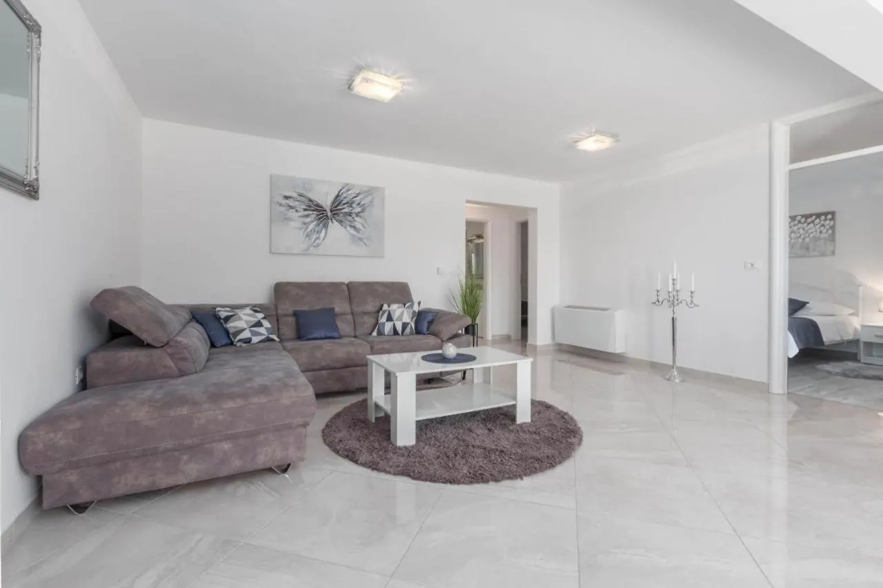 Mass Black Apartment Porec 0*,  Croatia